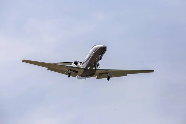 Yere Inmeden Birkaç Saniye Önce Çekilmiş Bir Uçak Fotoğrafı — Stok fotoğraf