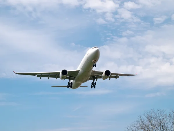 Landung eines Flugzeugs — Stockfoto