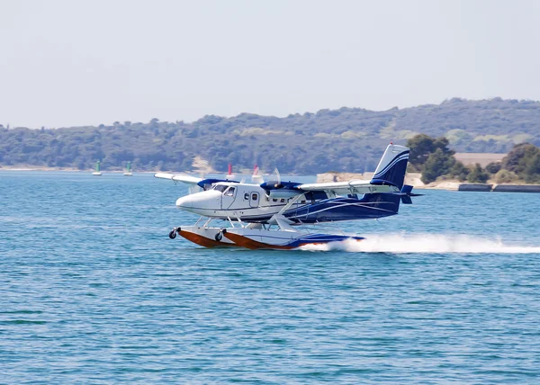 Seaplane landing — Stock Photo, Image