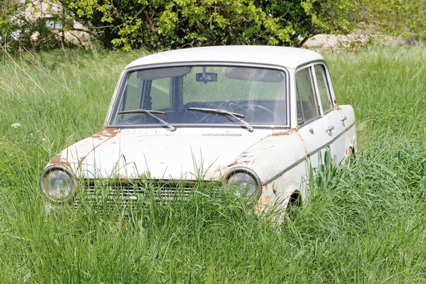 Auto viejo abandonado. — Foto de Stock