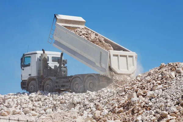 Camión volquete — Foto de Stock