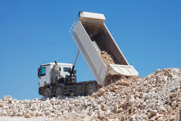 Camión volquete — Foto de Stock