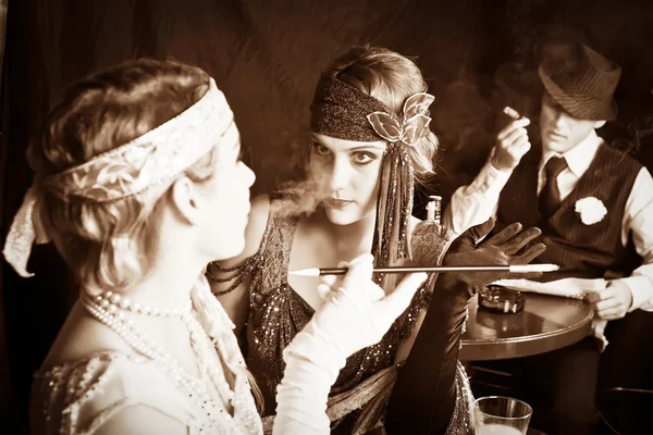 Flapper girls and gangster — Stock Photo, Image