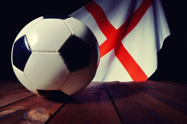 Flagge Englands mit Fußball — Stockfoto
