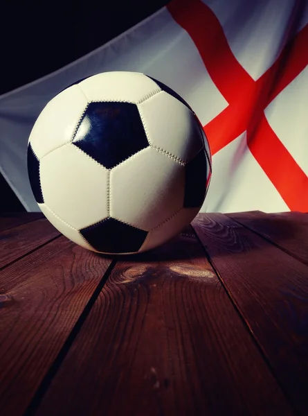 Flagge Englands mit Fußball — Stockfoto