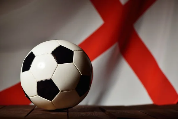 Flagge Englands mit Fußball — Stockfoto