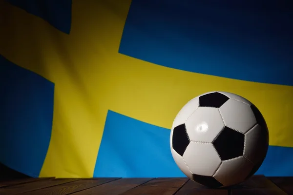 Flagge Schwedens mit Fußball — Stockfoto