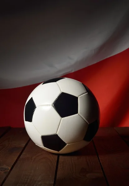 Drapeau de Pologne avec football — Photo