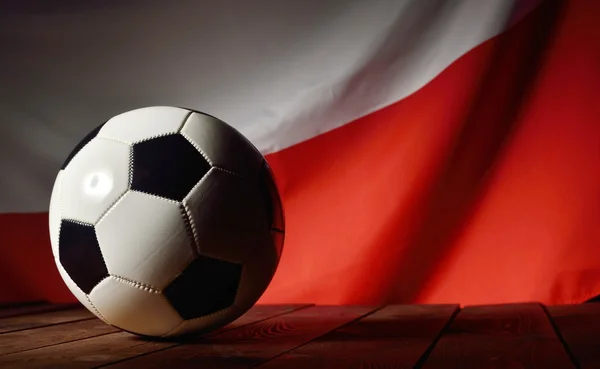 Flagge Polens mit Fußball — Stockfoto