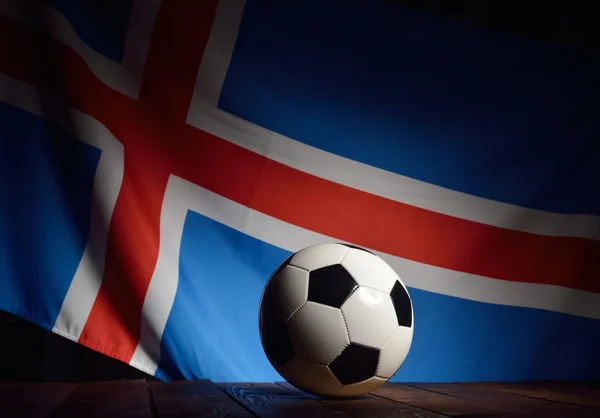 Drapeau de l'Islande avec football — Photo