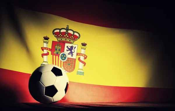 Flagge Spaniens mit Fußball — Stockfoto