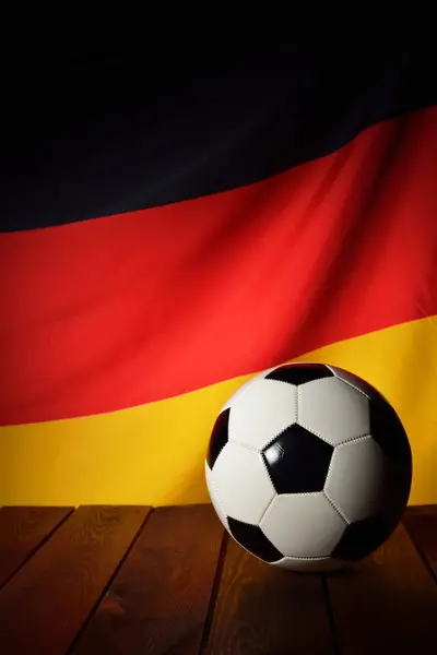 Flagge Deutschlands mit Fußball — Stockfoto