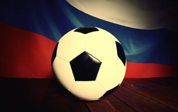 Flagge von Russland mit Fußball — Stockfoto