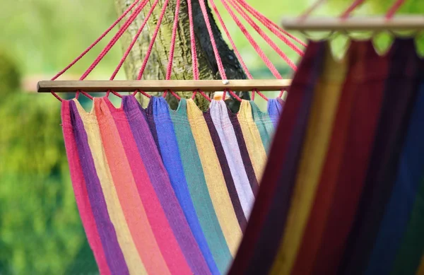 Hamaca vacía en el jardín — Foto de Stock