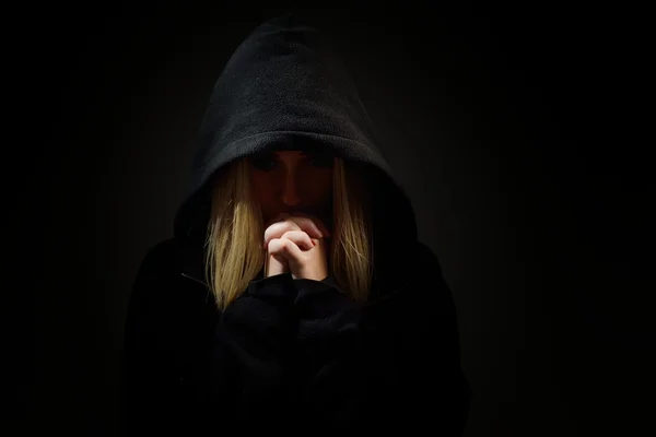 Praying woman in hood — Stock Photo, Image