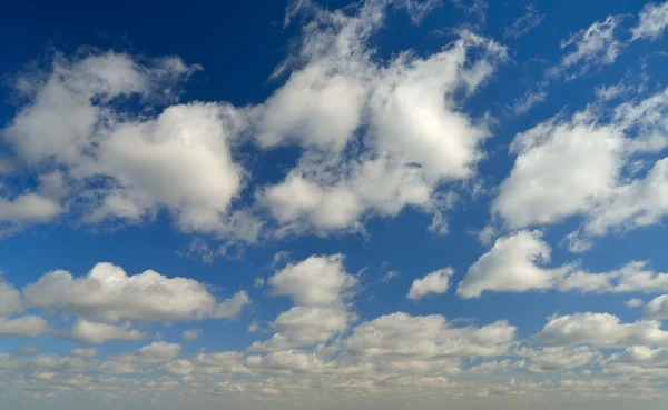 Blue cloudy sky — Stock Photo, Image