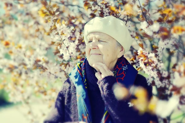 Senior woman smiling — Stock Photo, Image