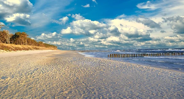 Praia tranquila bonita — Fotografia de Stock