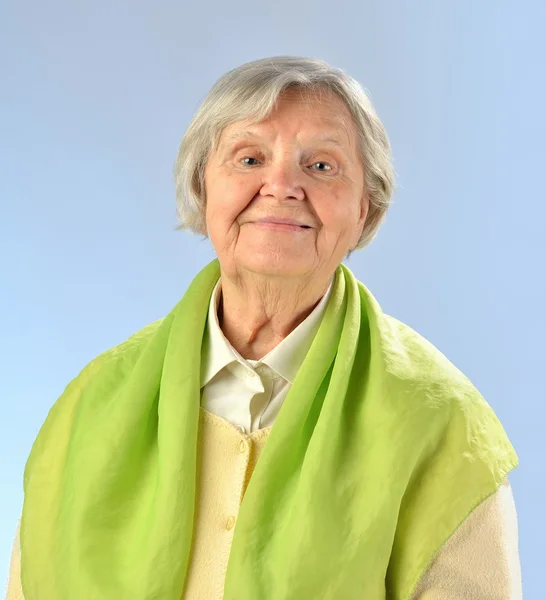 Senior vrouw met grijze haren — Stockfoto