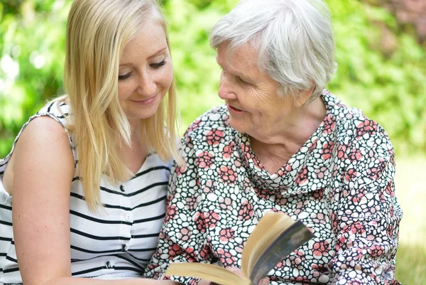 Grandmother and granddaughter. Happy family. — Stock Photo, Image