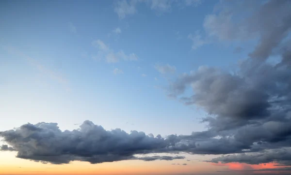 Cielo azul con nubes — Foto de Stock