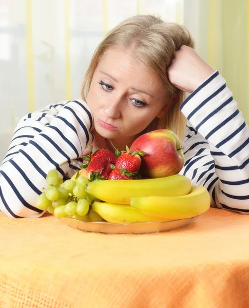 Woman with a plate full of fruit — Stock Fotó