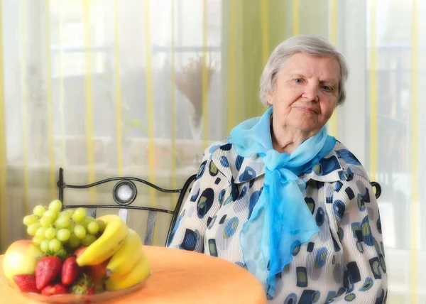 Starszy szczęśliwą kobietą — Zdjęcie stockowe