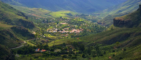 Byn i bergen på Gran Canaria. — Stockfoto