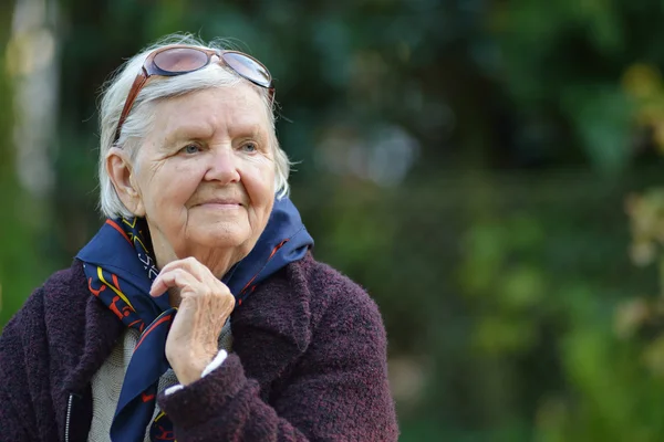 Mulher sênior sorrindo — Fotografia de Stock