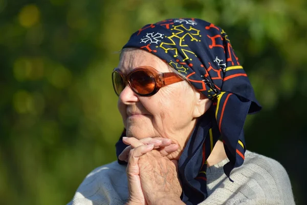 Femeie în vârstă zâmbind — Fotografie, imagine de stoc