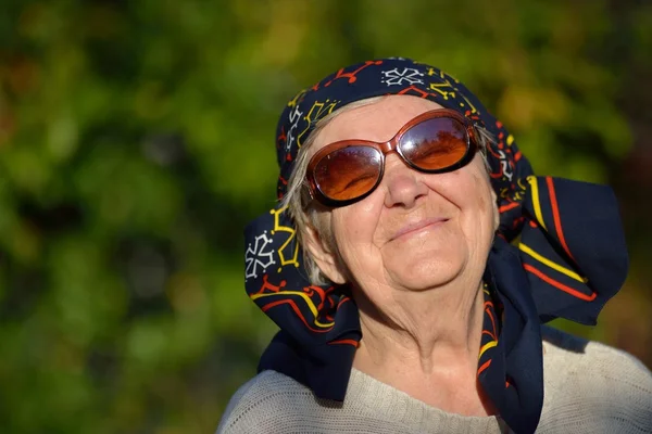 Mujer mayor sonriendo — Foto de Stock