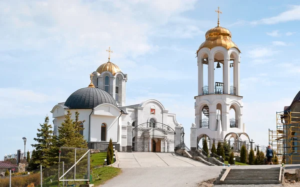 Vackra tempel på blå himmel bakgrund — Stockfoto