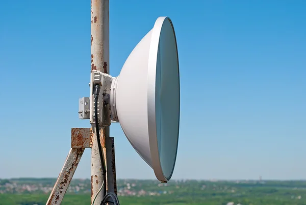 Antenna cellular base station against the blue sky — Stock Photo, Image