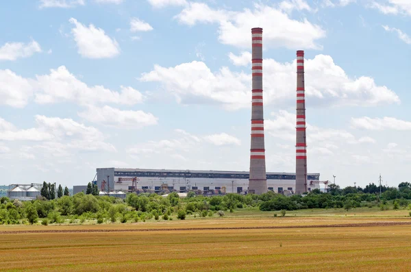 Building power plants against the blue sky — Stockfoto