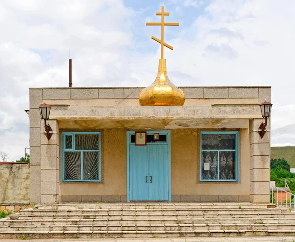 Unusual Orthodox church against the blue sky — Stock fotografie