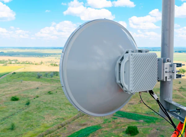 Antennes cellulaires, la vue d'une grande hauteur — Photo