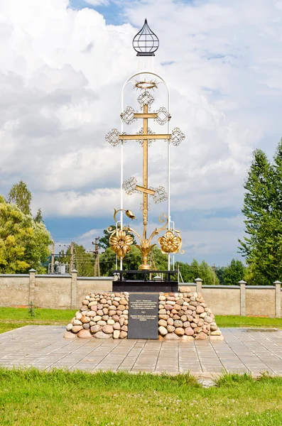 Old Orthodox cross monument. — ストック写真