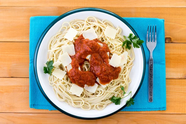 Вид сверху на тарелку спагетти — стоковое фото