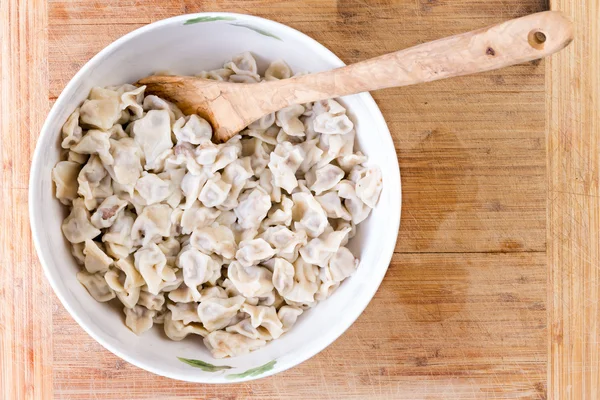 Pot tureckých Manti knedlíků — Stock fotografie