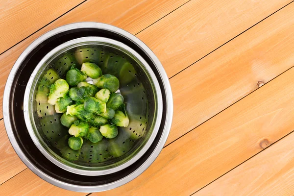Freshly boiled leafy green brussels sprouts — Stock Photo, Image