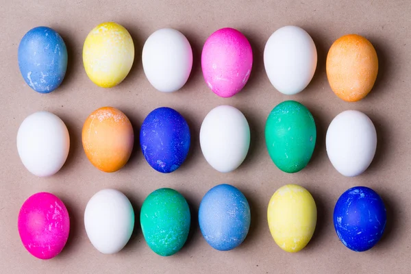 Neat arrangement of colorful dyed Easter eggs — Stockfoto