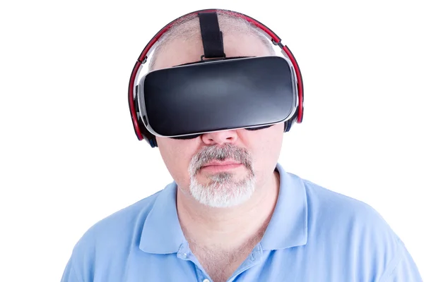Homem de meia idade com fone de ouvido de realidade virtual — Fotografia de Stock