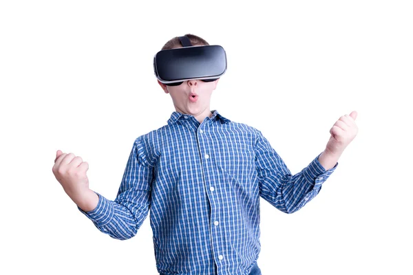 Garoto animado olhando com fone de ouvido realidade virtual — Fotografia de Stock