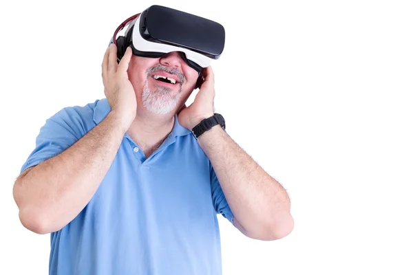 Усміхнений чоловік тримає окуляри віртуальної реальності обличчям — стокове фото
