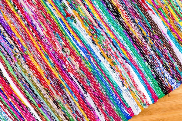 Close up on hand woven colorful rug at angle — Stock Photo, Image