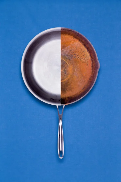 New and old rusted frying pan combined — Stock Photo, Image