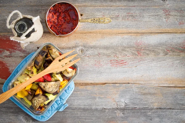 Vegetais grelhados estilo turco com pasta de pimenta — Fotografia de Stock