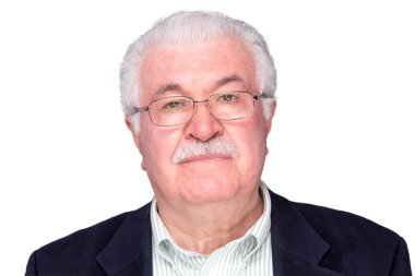 Ciddi kıdemli adamı giyen gözlük kadar kapatın