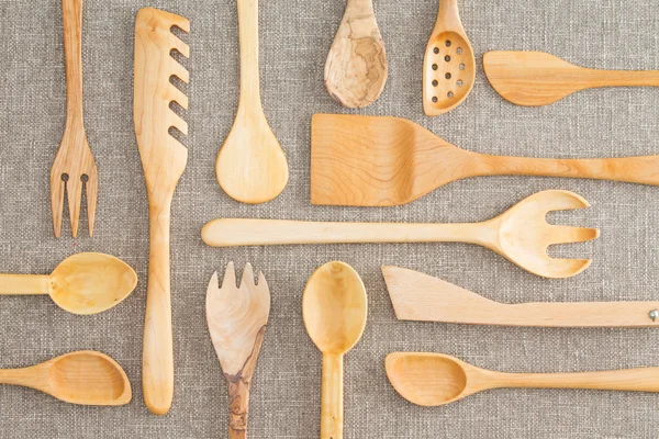 Conjunto variado de utensílios de cozinha de madeira — Fotografia de Stock