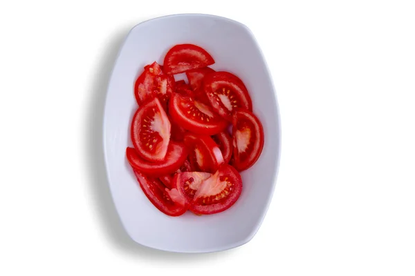 Крупним планом нарізаний червоний помідори на білі чаші — стокове фото